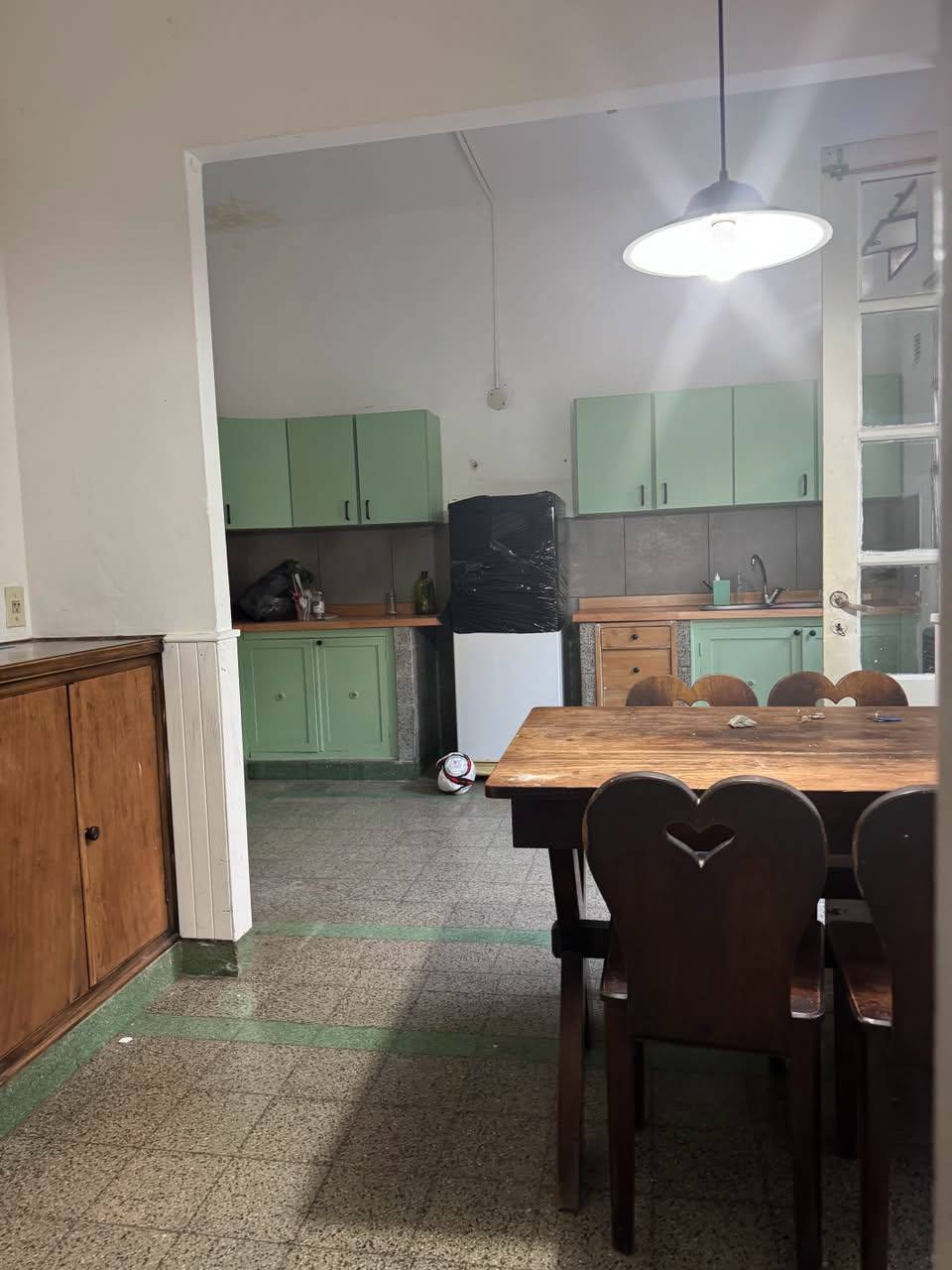 En pleno centro: cómoda casa con gran terreno y patio