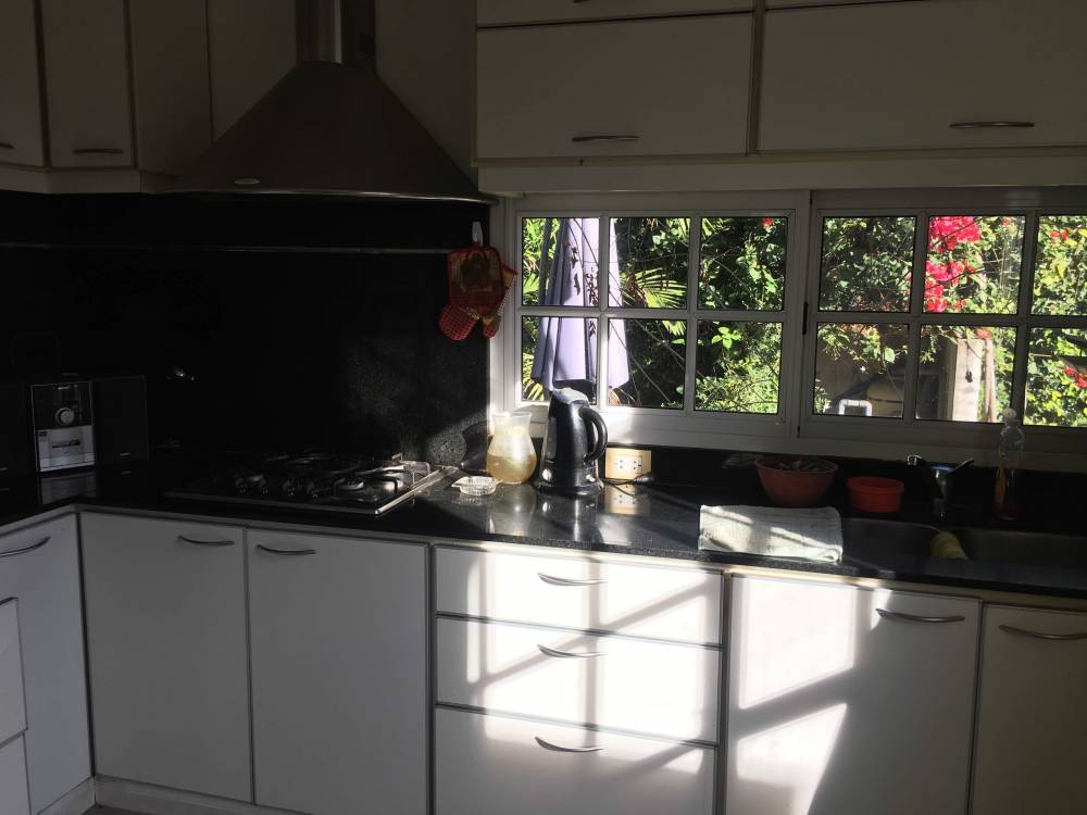 Propiedad de 2 plantas con quincho, piscina y cochera