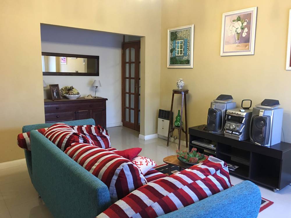 Propiedad de 2 plantas con quincho, piscina y cochera