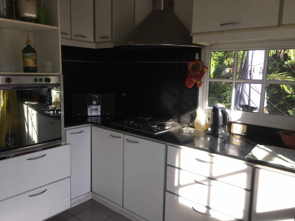 Propiedad de 2 plantas con quincho, piscina y cochera