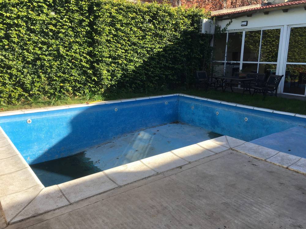 Propiedad de 2 plantas con quincho, piscina y cochera