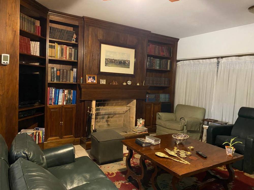 Excelente casa sobre calle Gervasio Mendez 