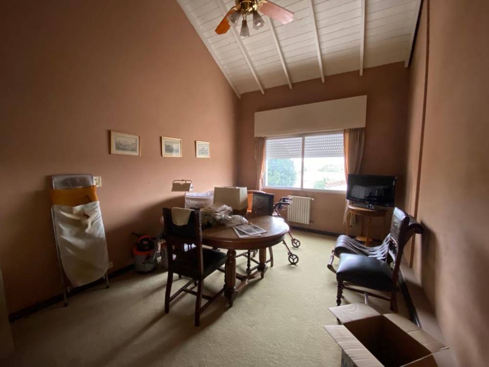 Excelente casa sobre calle Gervasio Mendez 