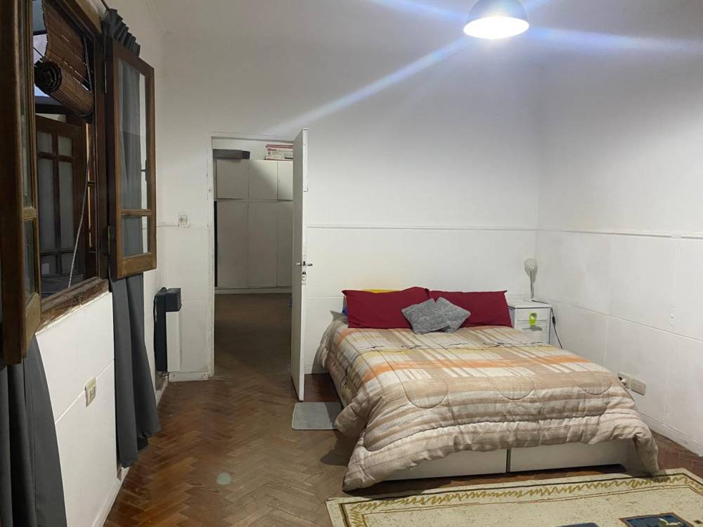 Casa Centro con Departamento y 2 locales - Mitre 228