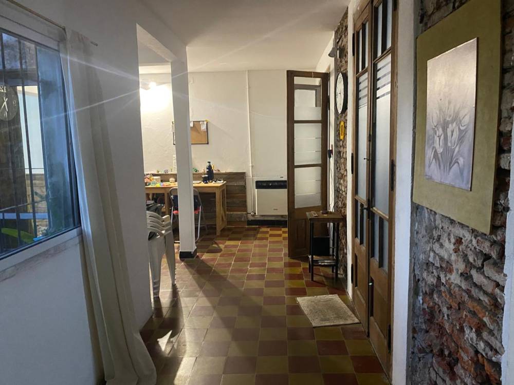 Casa Centro con Departamento y 2 locales - Mitre 228