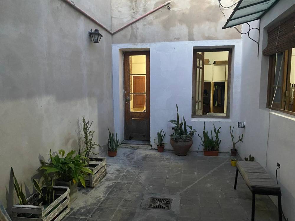 Casa Centro con Departamento y 2 locales - Mitre 228