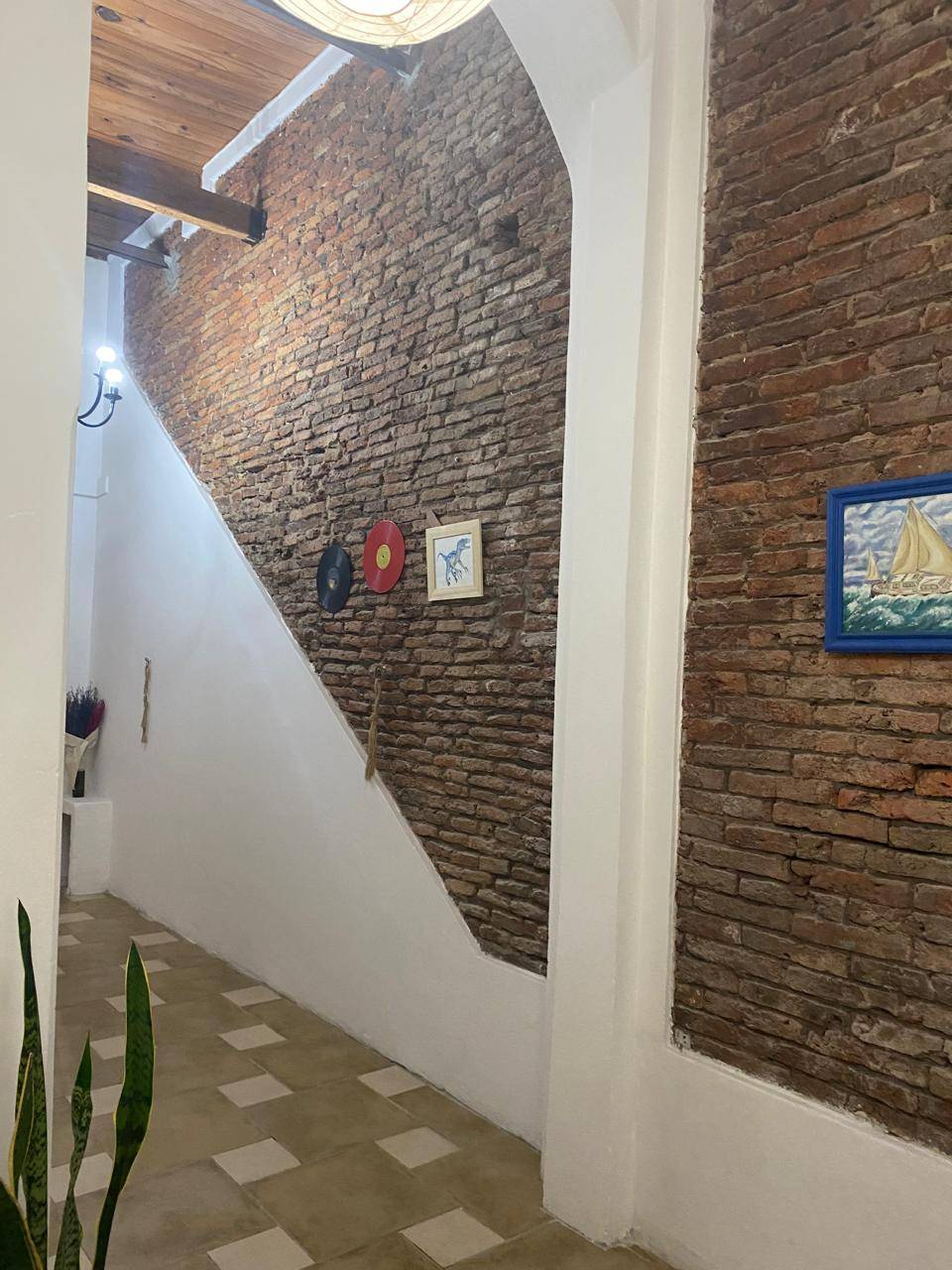 Casa Centro con Departamento y 2 locales - Mitre 228