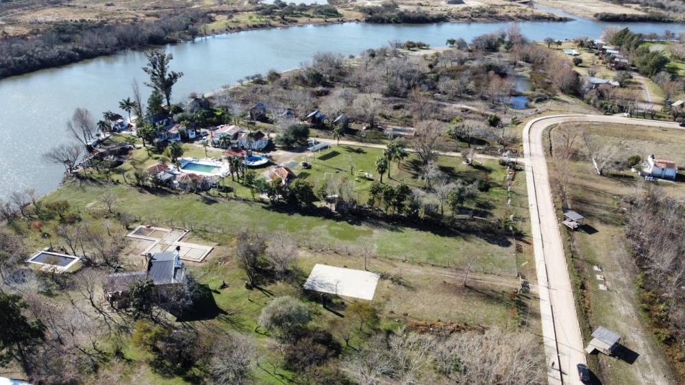 Venta de Terreno de 2.500 m² sobre la costa el Río Gualeguaychú, camino de la península