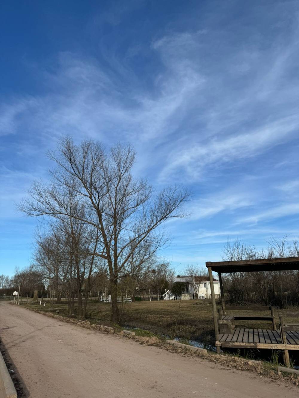 Venta de Terreno de 2.500 m² sobre la costa el Río Gualeguaychú, camino de la península