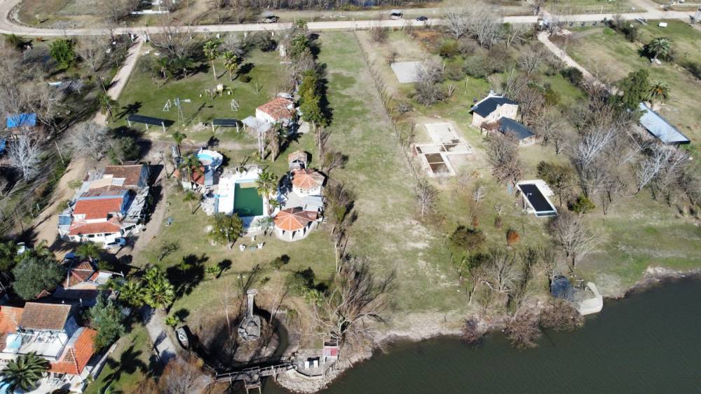 Venta de Terreno de 2.500 m² sobre la costa el Río Gualeguaychú, camino de la península