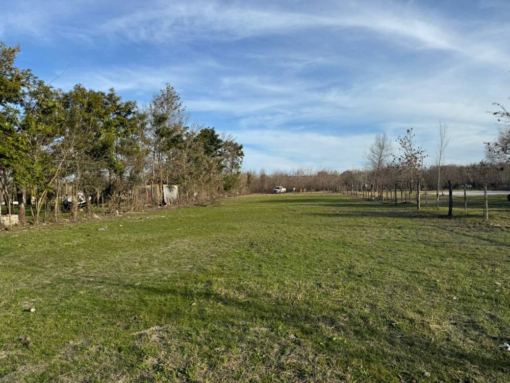 Venta de Terreno de 2.500 m² sobre la costa el Río Gualeguaychú, camino de la península