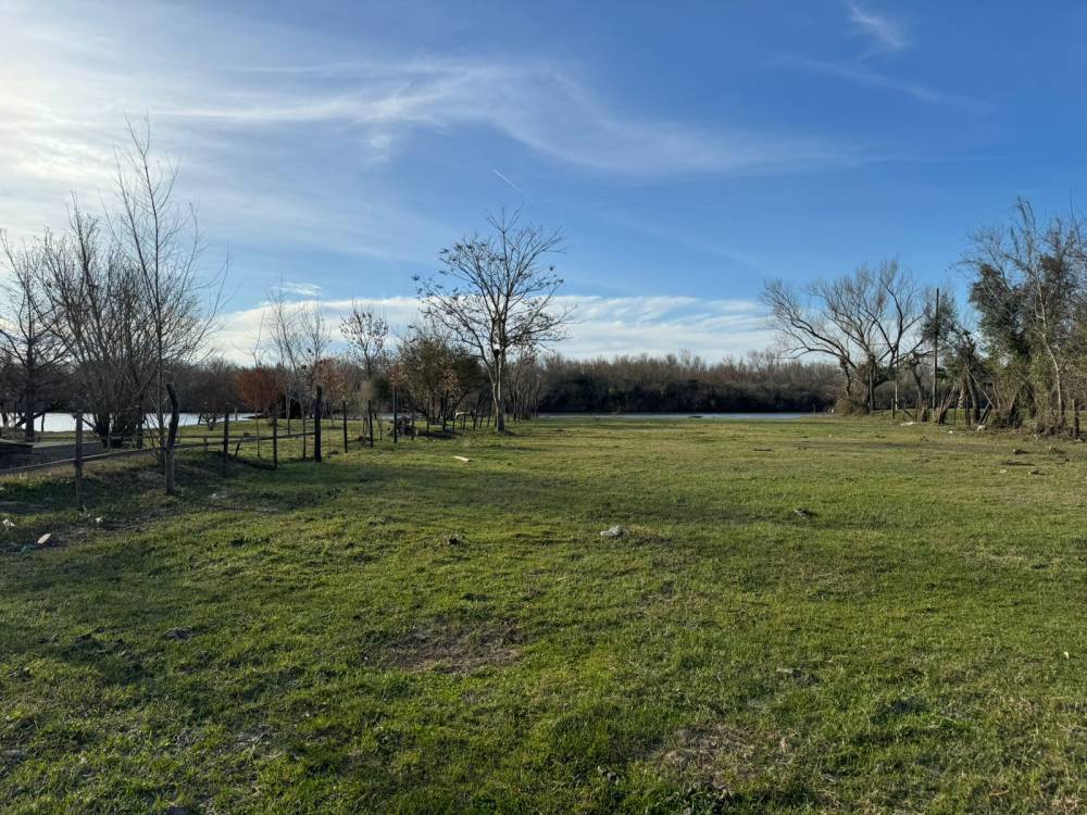 Venta de Terreno de 2.500 m² sobre la costa el Río Gualeguaychú, camino de la península