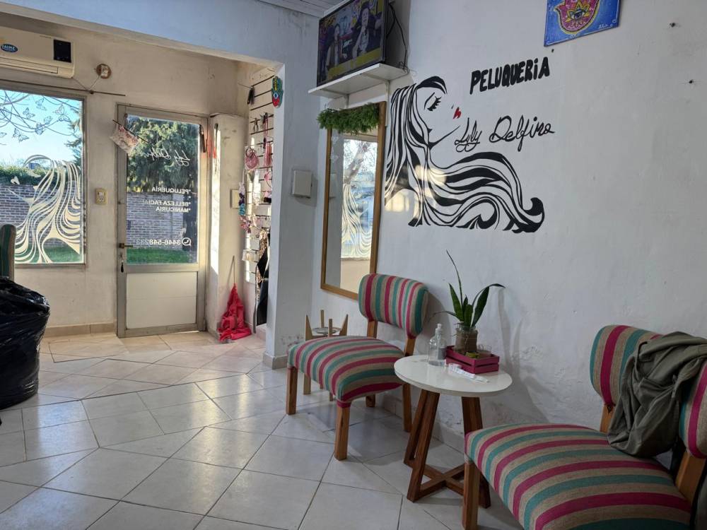 Propiedad versátil: Casa + local + patio