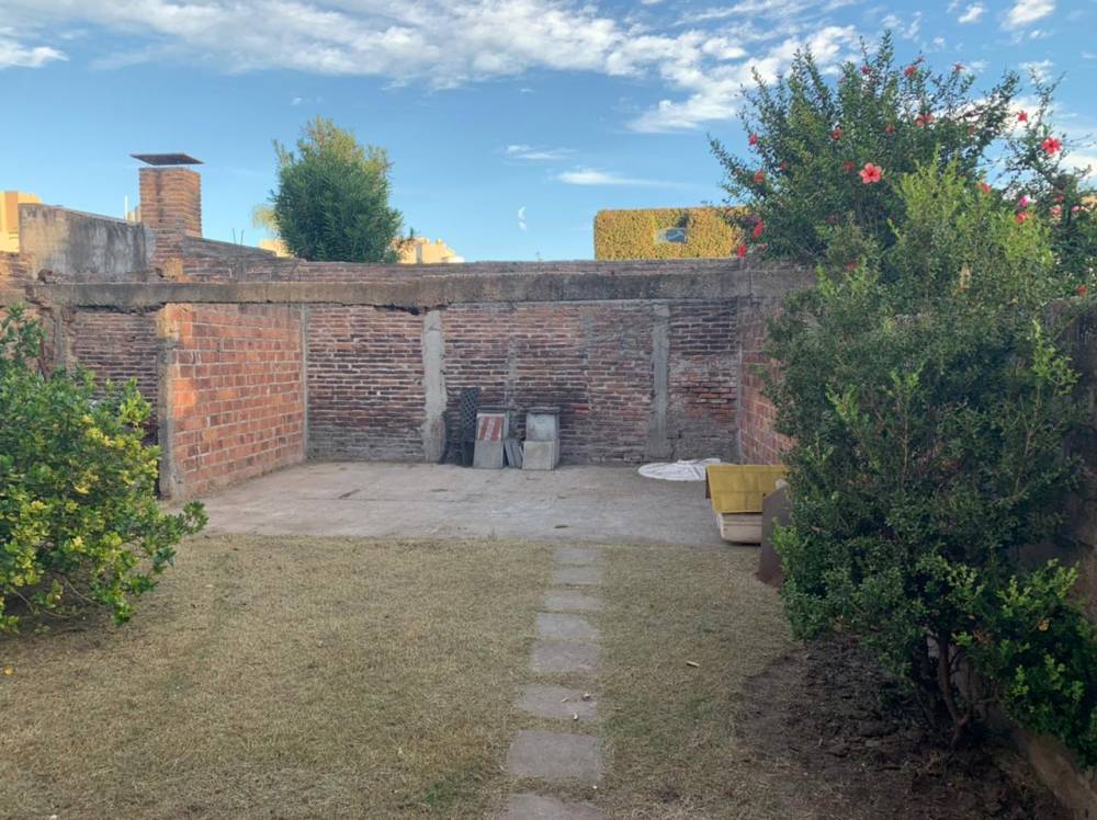 Casa de 2 plantas en excelente ubicación céntrica