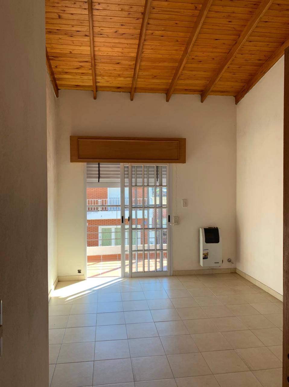 Casa de 2 plantas en excelente ubicación céntrica