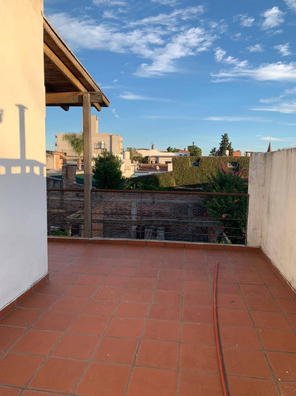 Casa de 2 plantas en excelente ubicación céntrica