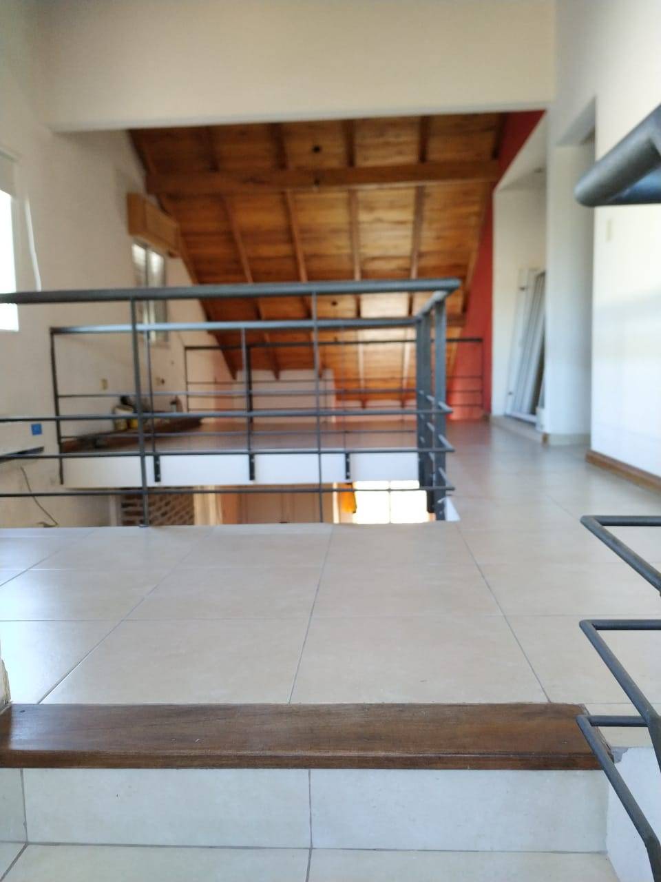 Casa de 2 plantas en excelente ubicación céntrica