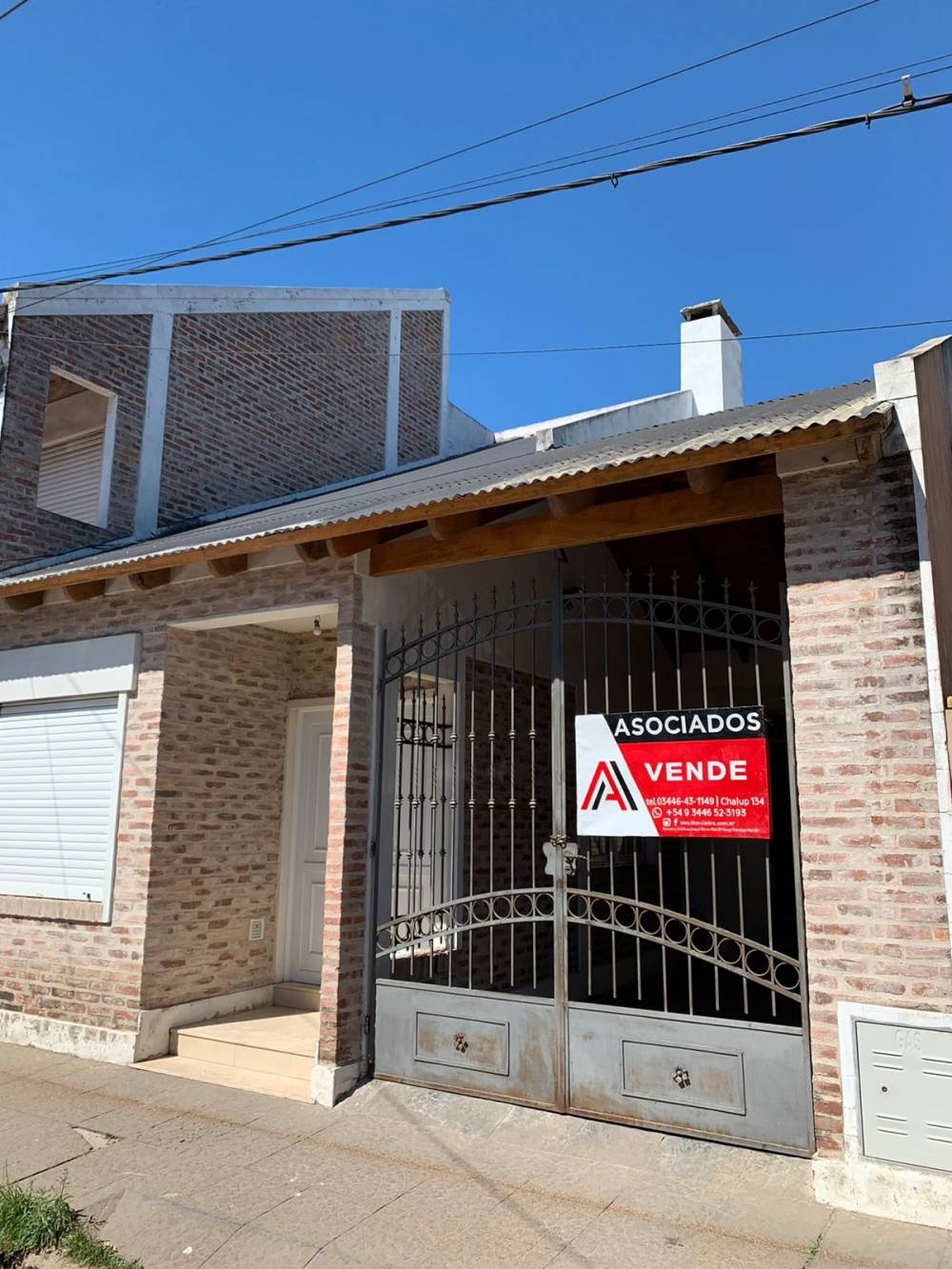Casa de 2 plantas en excelente ubicación céntrica