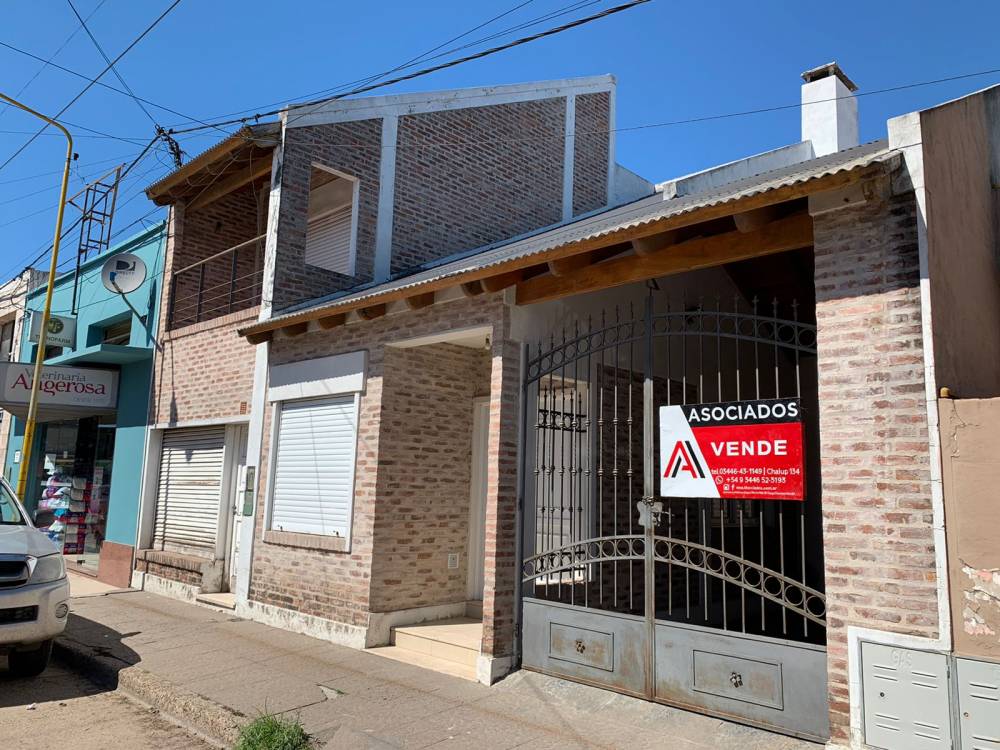 Casa de 2 plantas en excelente ubicación céntrica