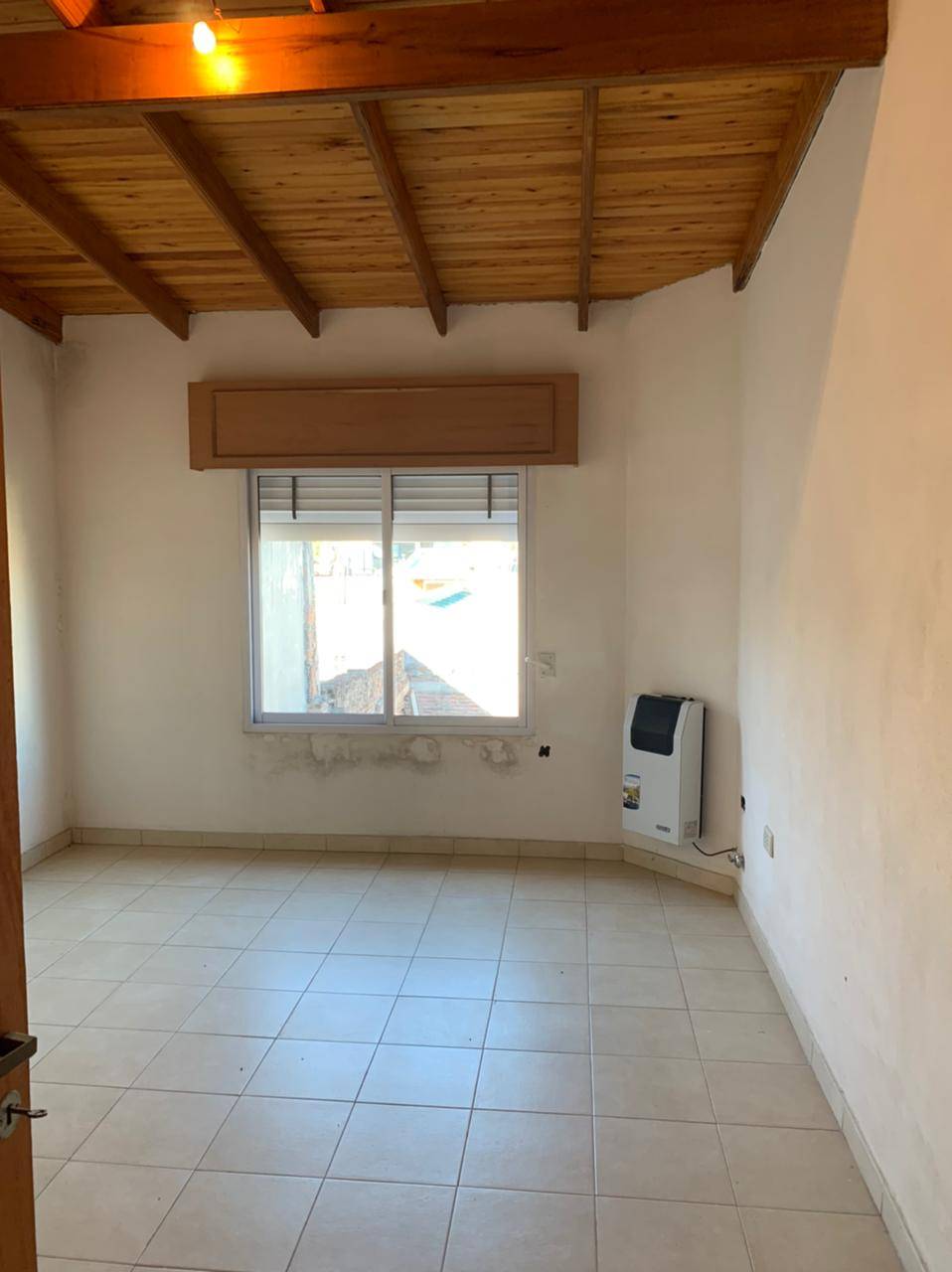 Casa de 2 plantas en excelente ubicación céntrica