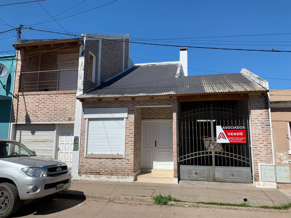 Casa de 2 plantas en excelente ubicación céntrica