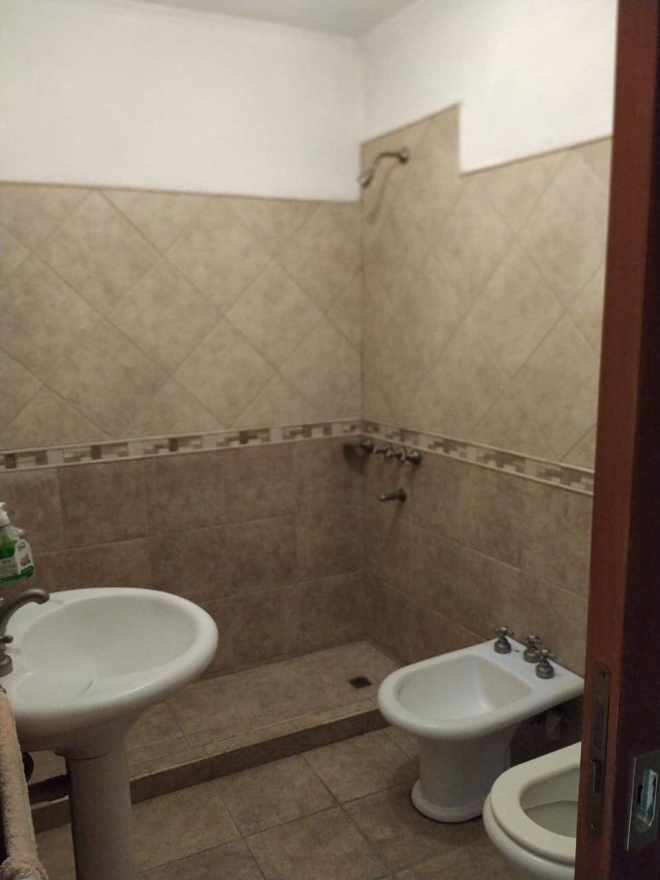 Casa de 2 plantas en excelente ubicación céntrica