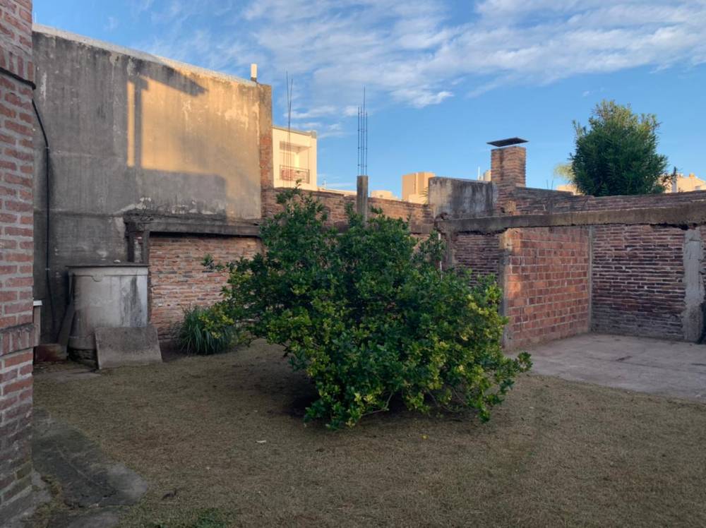 Casa de 2 plantas en excelente ubicación céntrica