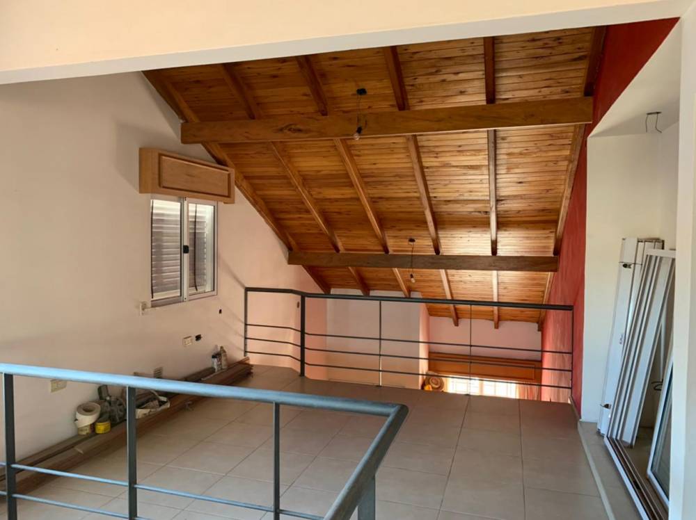 Casa de 2 plantas en excelente ubicación céntrica