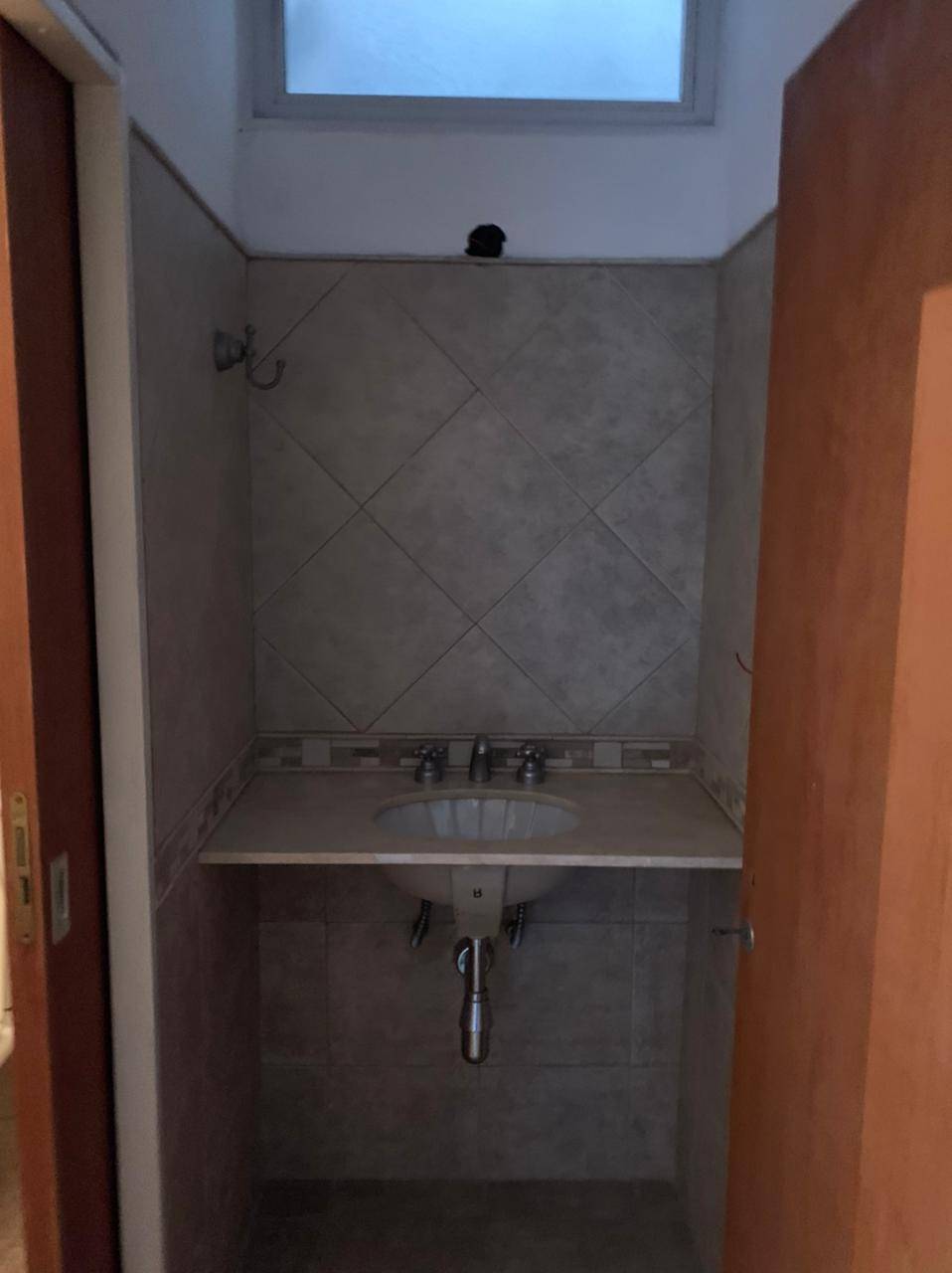 Casa de 2 plantas en excelente ubicación céntrica