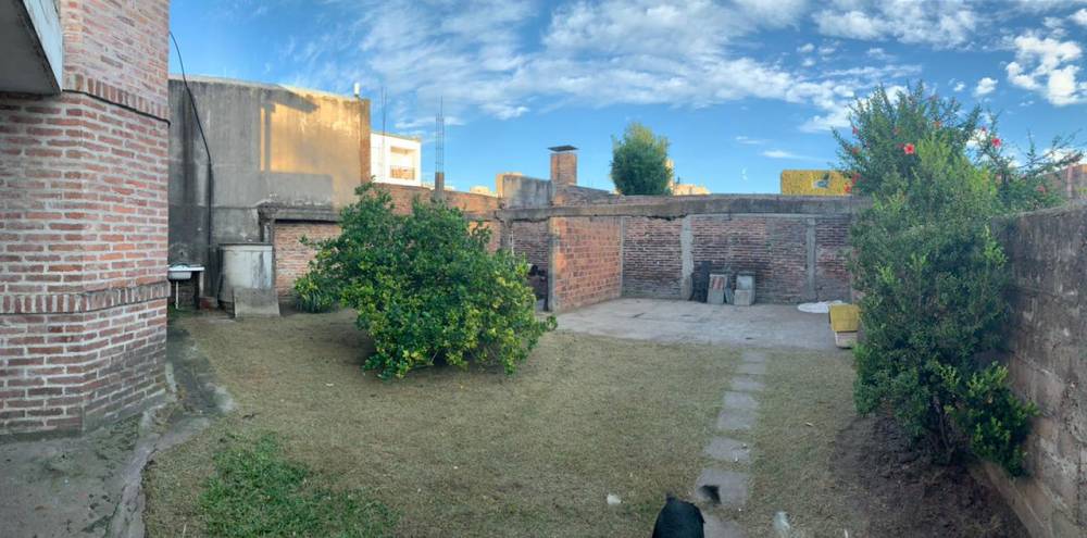 Casa de 2 plantas en excelente ubicación céntrica