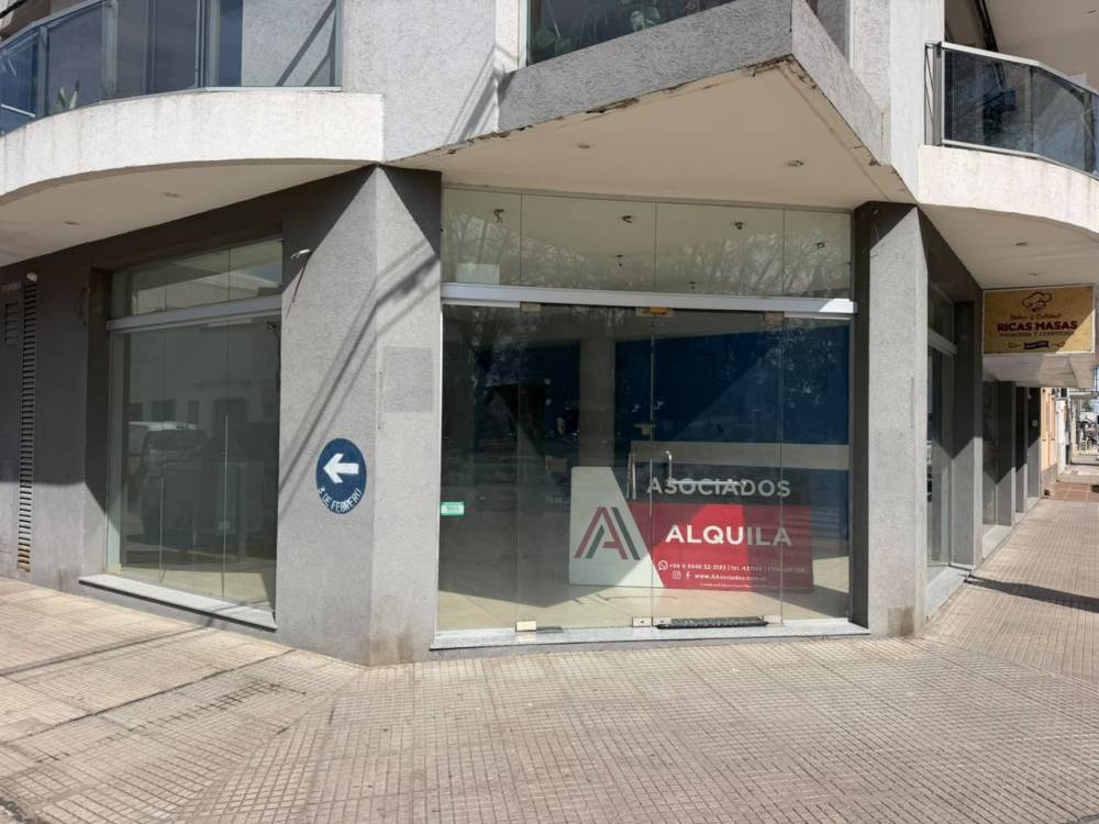 Local 3 de Febrero y Urquiza