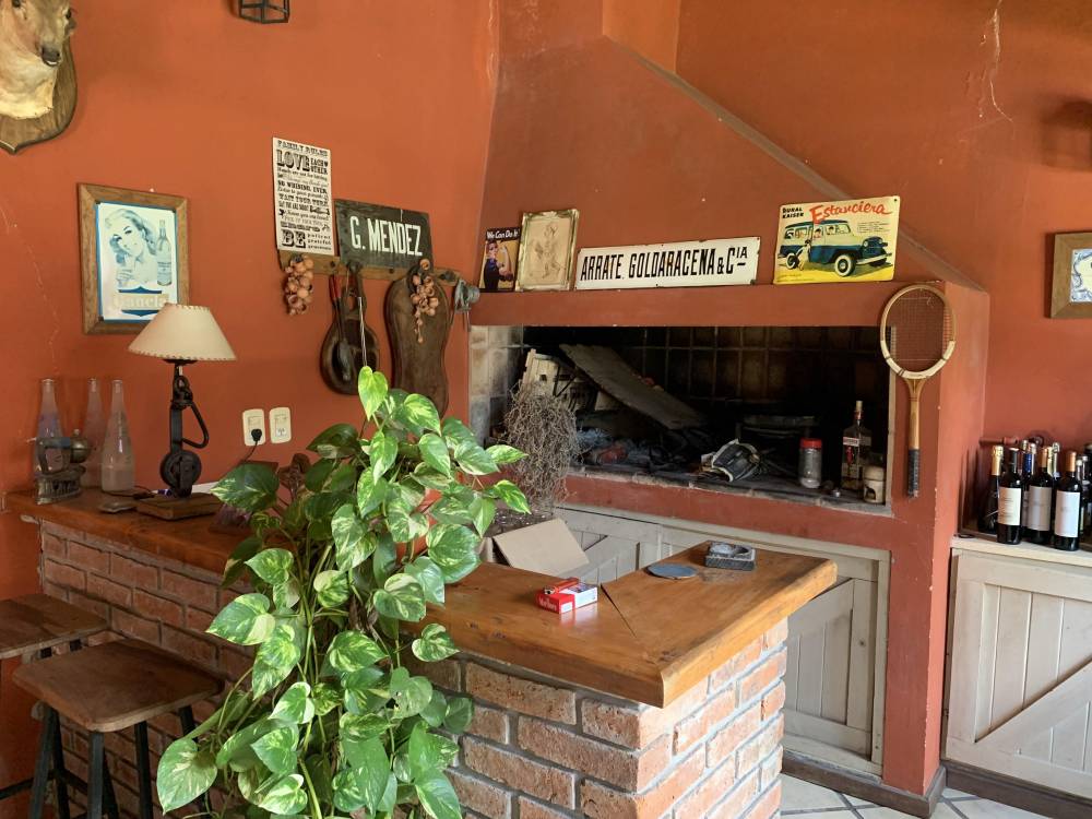  Casa de 4 Dormitorios con quincho y pileta en excelente ubicación