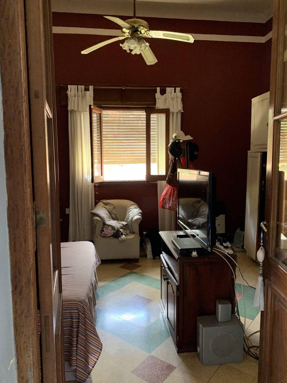  Casa de 4 Dormitorios con quincho y pileta en excelente ubicación