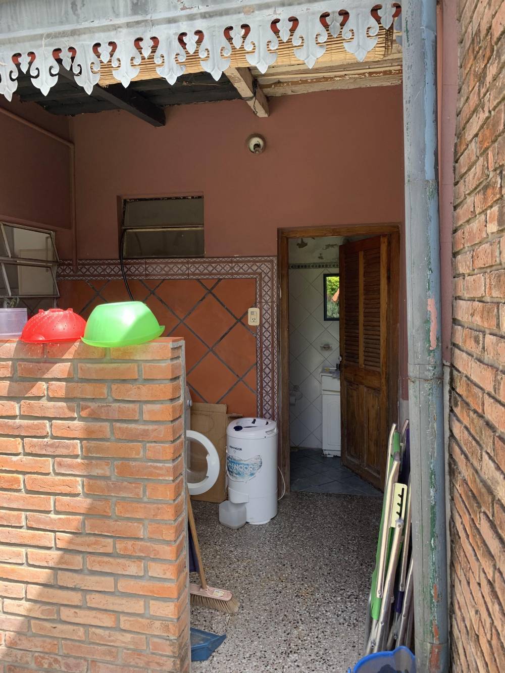  Casa de 4 Dormitorios con quincho y pileta en excelente ubicación