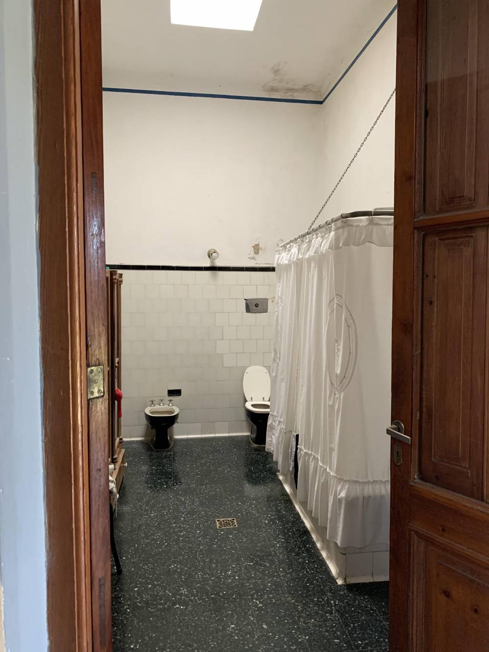  Casa de 4 Dormitorios con quincho y pileta en excelente ubicación