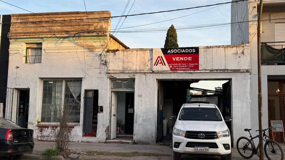 Terreno con construcción comercial a refaccionar – Centro de Gualeguaychú