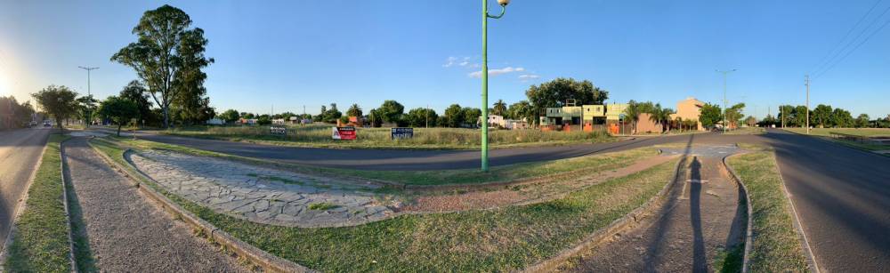 TERRENO DE 2431 M2 SOBRE AVENIDA PARQUE - (AV. CÁNDIDO IRAZUSTA)