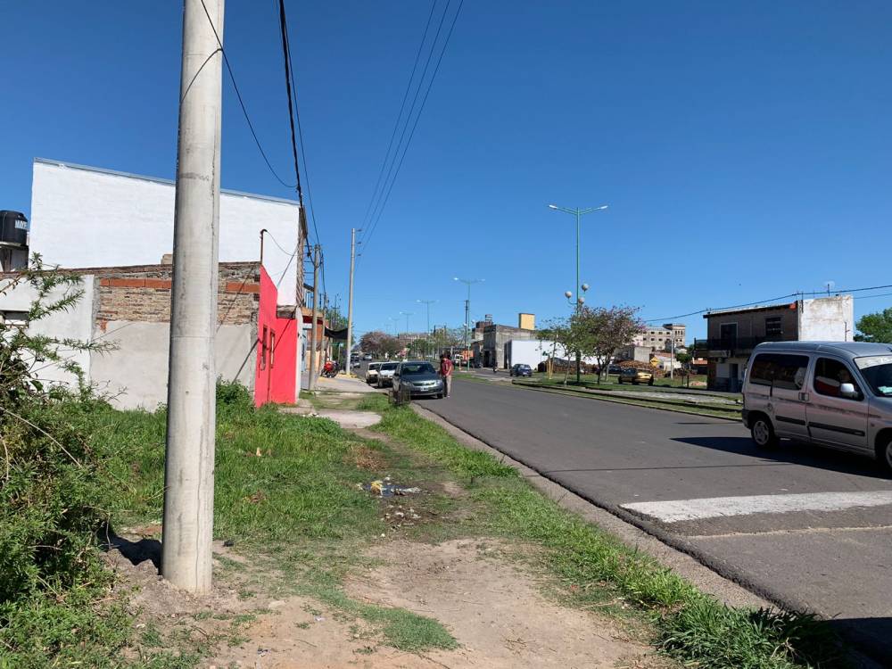 TERRENO DE 268 M2 SOBRE AVENIDA PARQUE - (AV. CÁNDIDO IRAZUSTA)