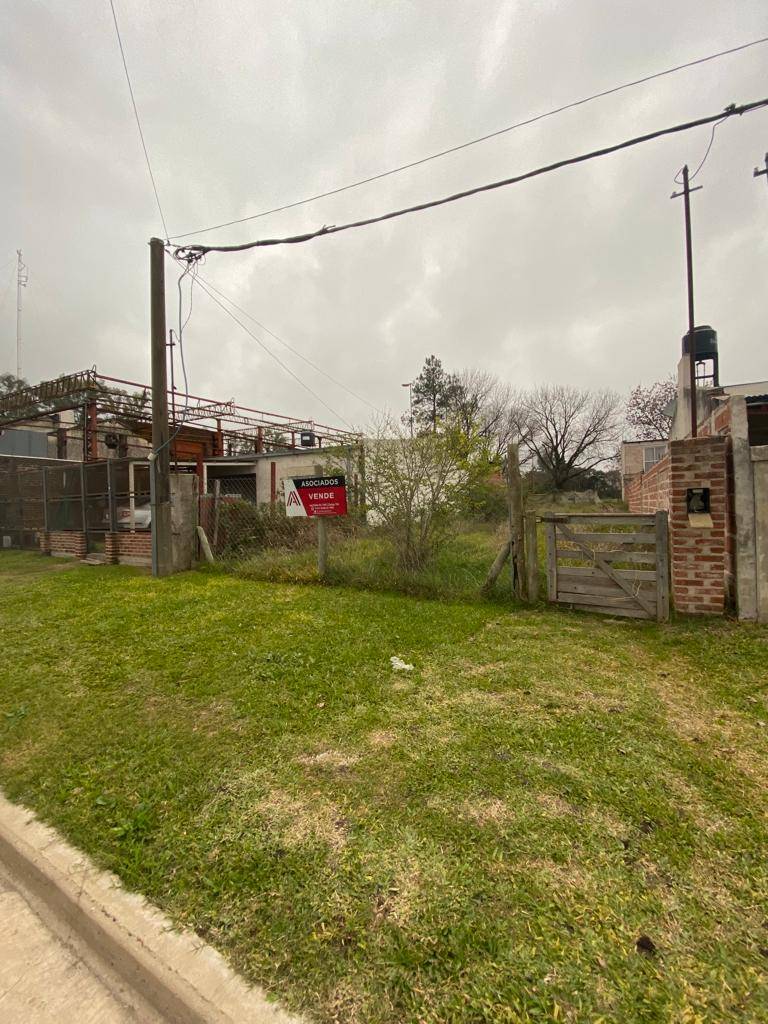 TERRENO DE 323M2 - SOBRE CALLE VILLA DEL CERRO, ZONA AGROTECNICO