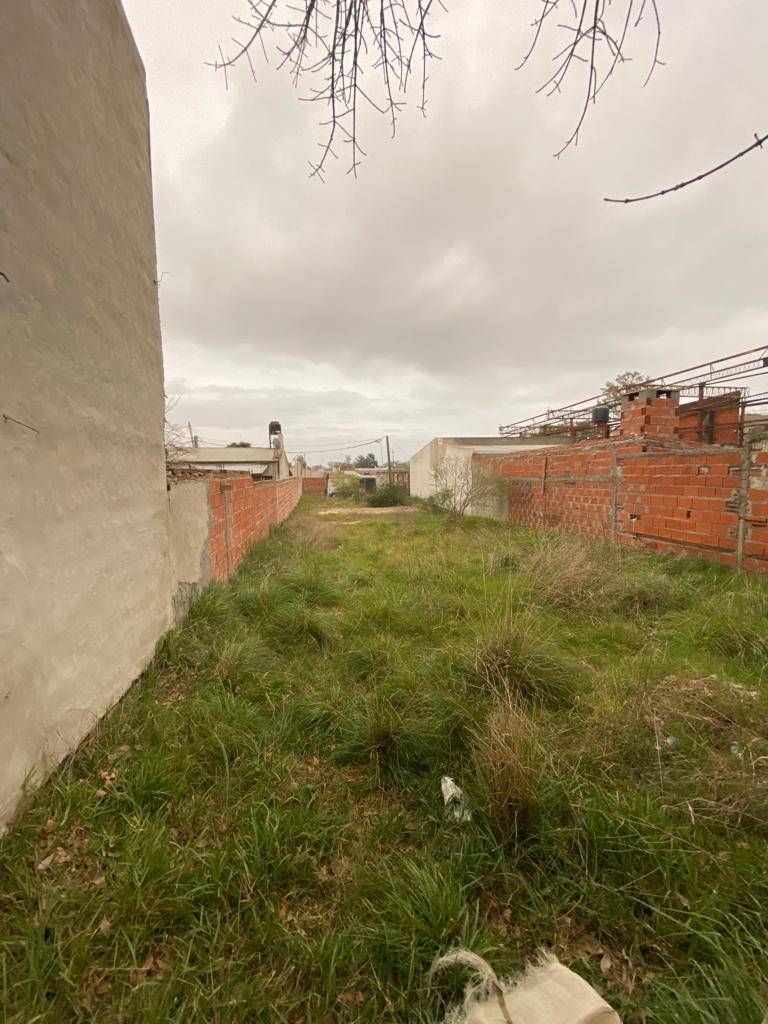 TERRENO DE 323M2 - SOBRE CALLE VILLA DEL CERRO, ZONA AGROTECNICO