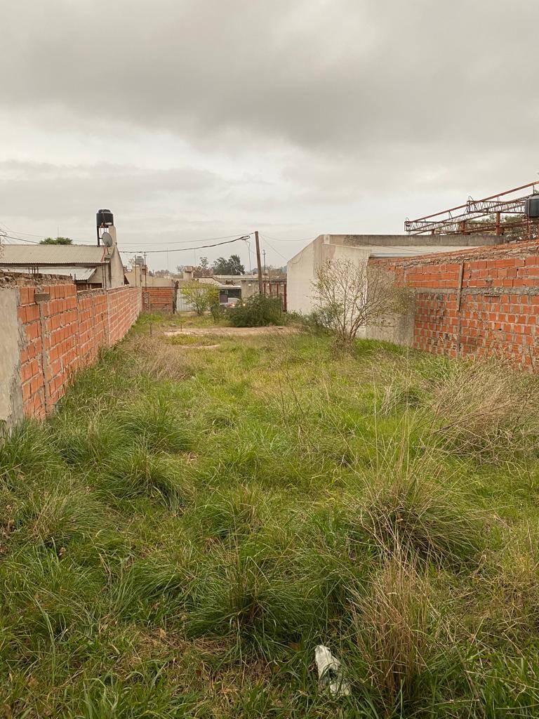 TERRENO DE 323M2 - SOBRE CALLE VILLA DEL CERRO, ZONA AGROTECNICO