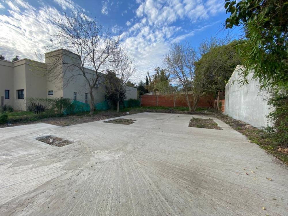 Listo para Construir: Terreno de 378 m² con Servicios Completos