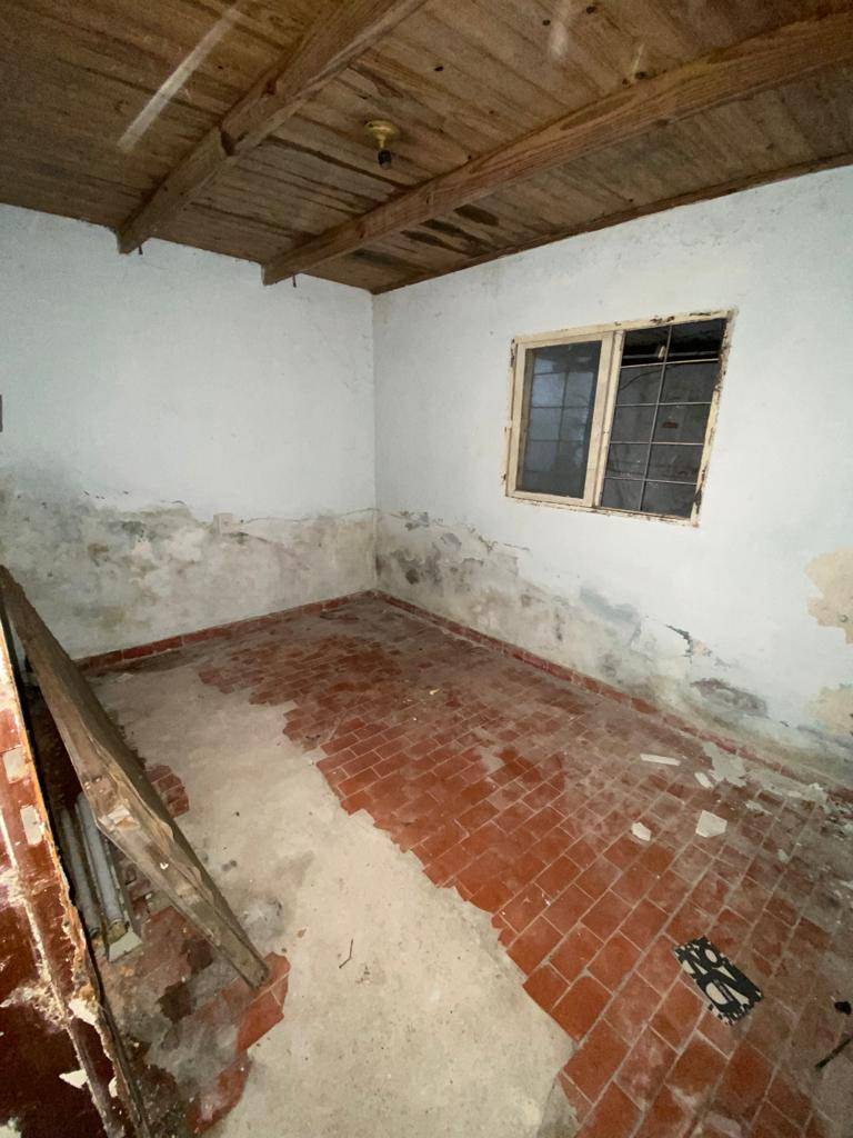 Terreno con contrucción de 580 m2, calle Furquez