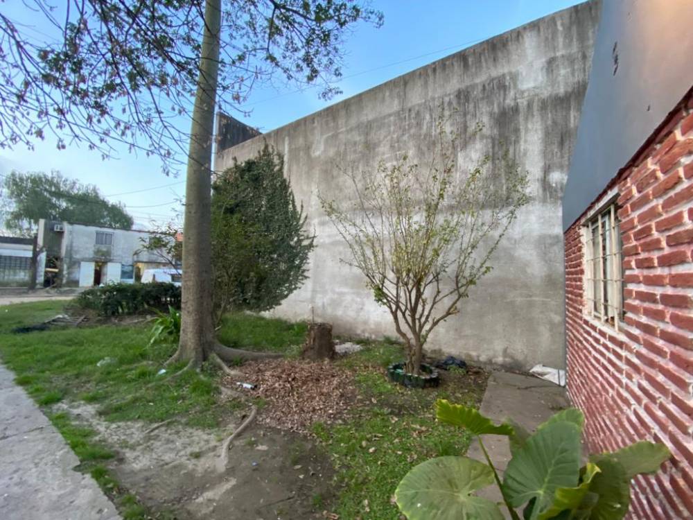 Terreno con contrucción de 580 m2, calle Furquez