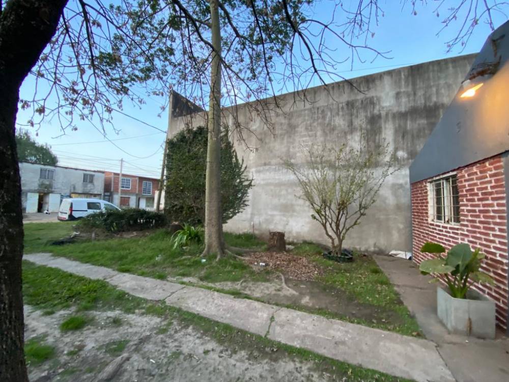 Terreno con contrucción de 580 m2, calle Furquez