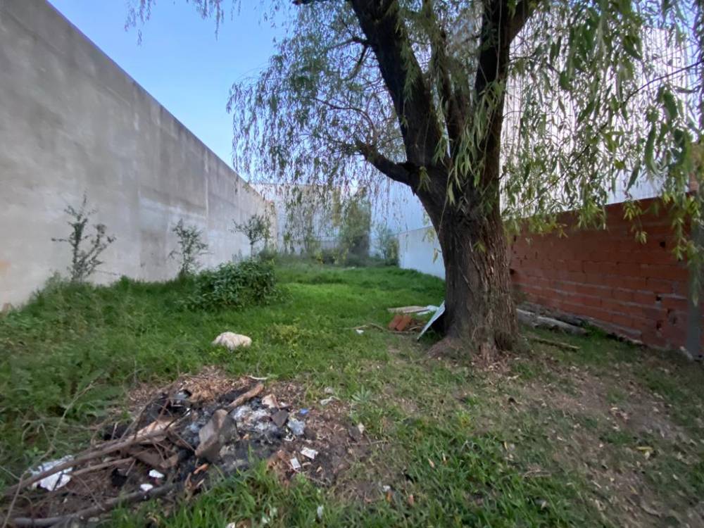 Terreno con contrucción de 580 m2, calle Furquez