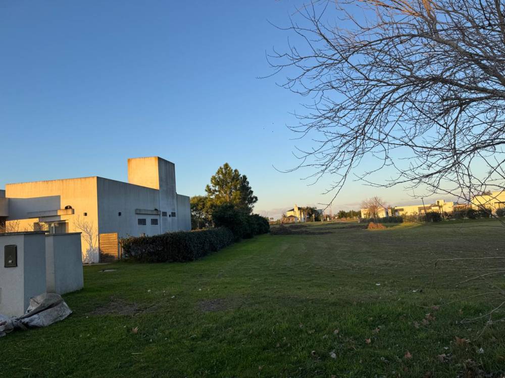 Terreno en Prados de la Adelina – 1250 m² con seguridad, naturaleza y comodidades