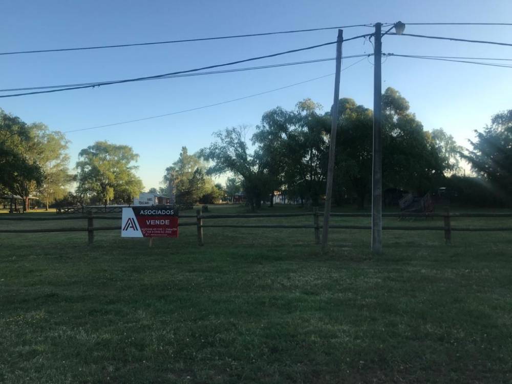 Terreno con departamentos y pileta, sobre Bulevard Regatas