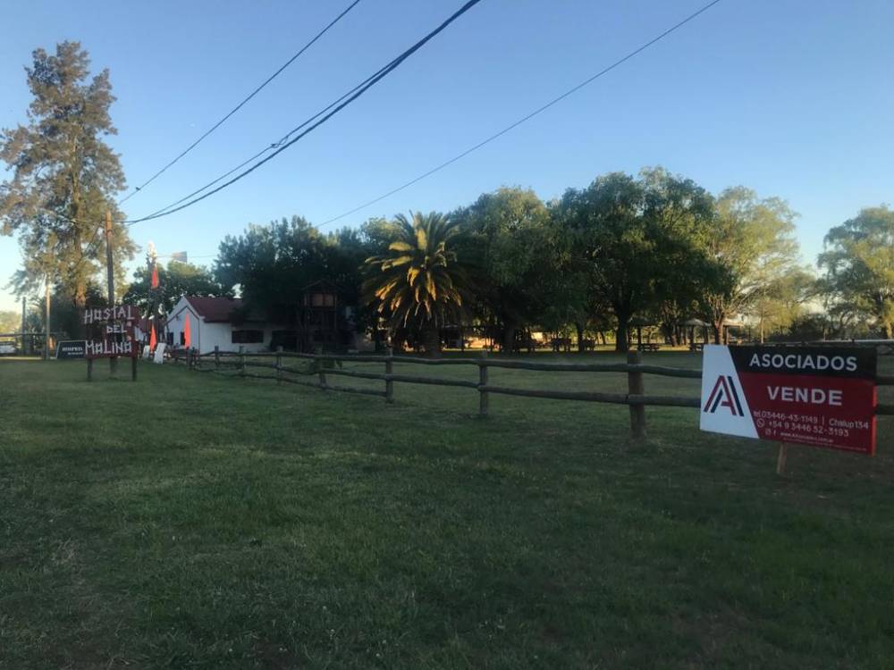 Terreno con departamentos y pileta, sobre Bulevard Regatas