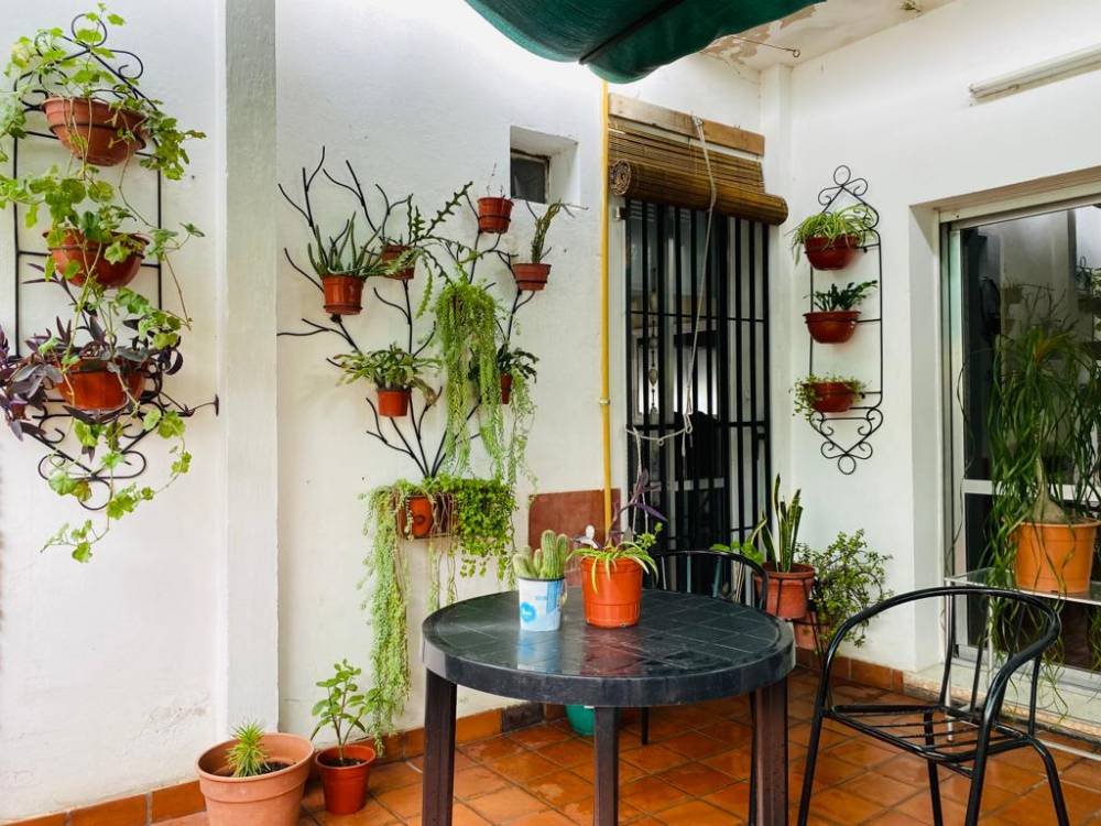 TRIPLEX DE 6 AMBIENTES SOBRE CALLE MOSTO